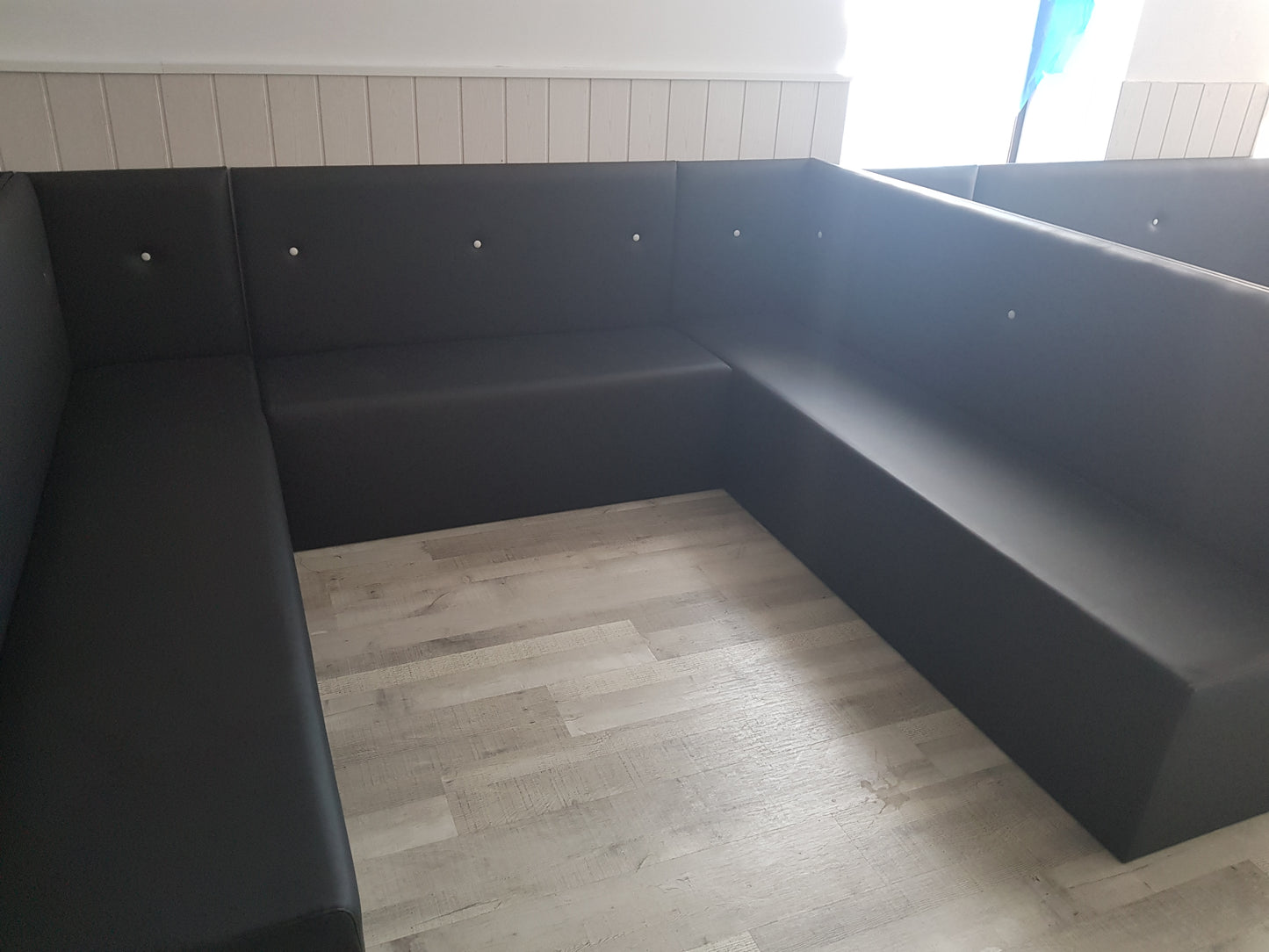 Sofá hostelería Bassic boton tela antimanchas