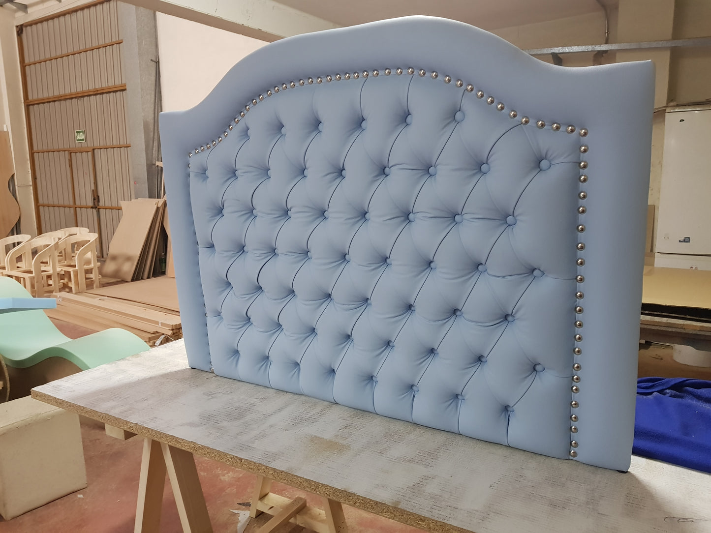 Cabecero de cama capitoné con forma