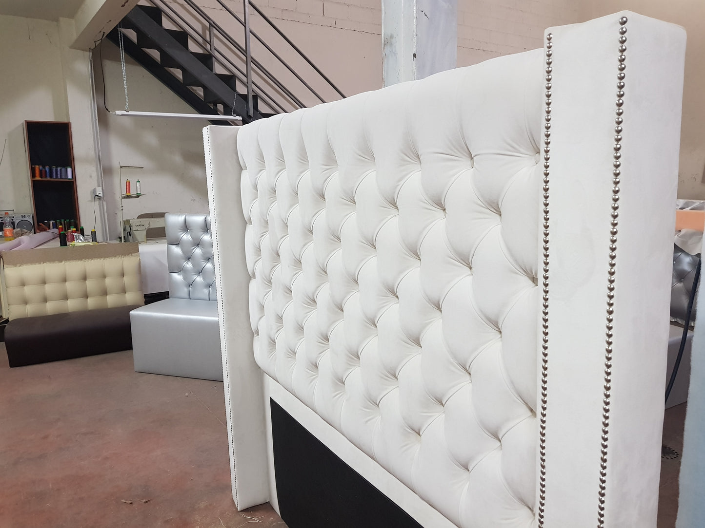 Cabecero de cama capitoné con columna